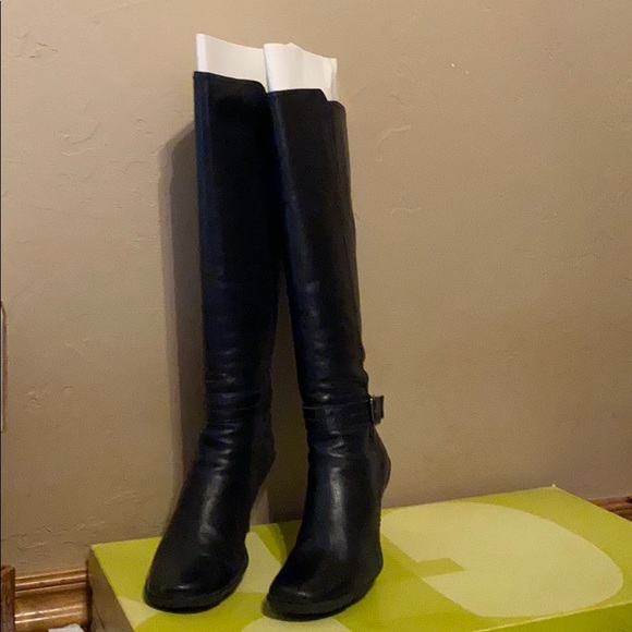 Gianni Bini black boots with 3.5 inch heel - Picture 3 of 3